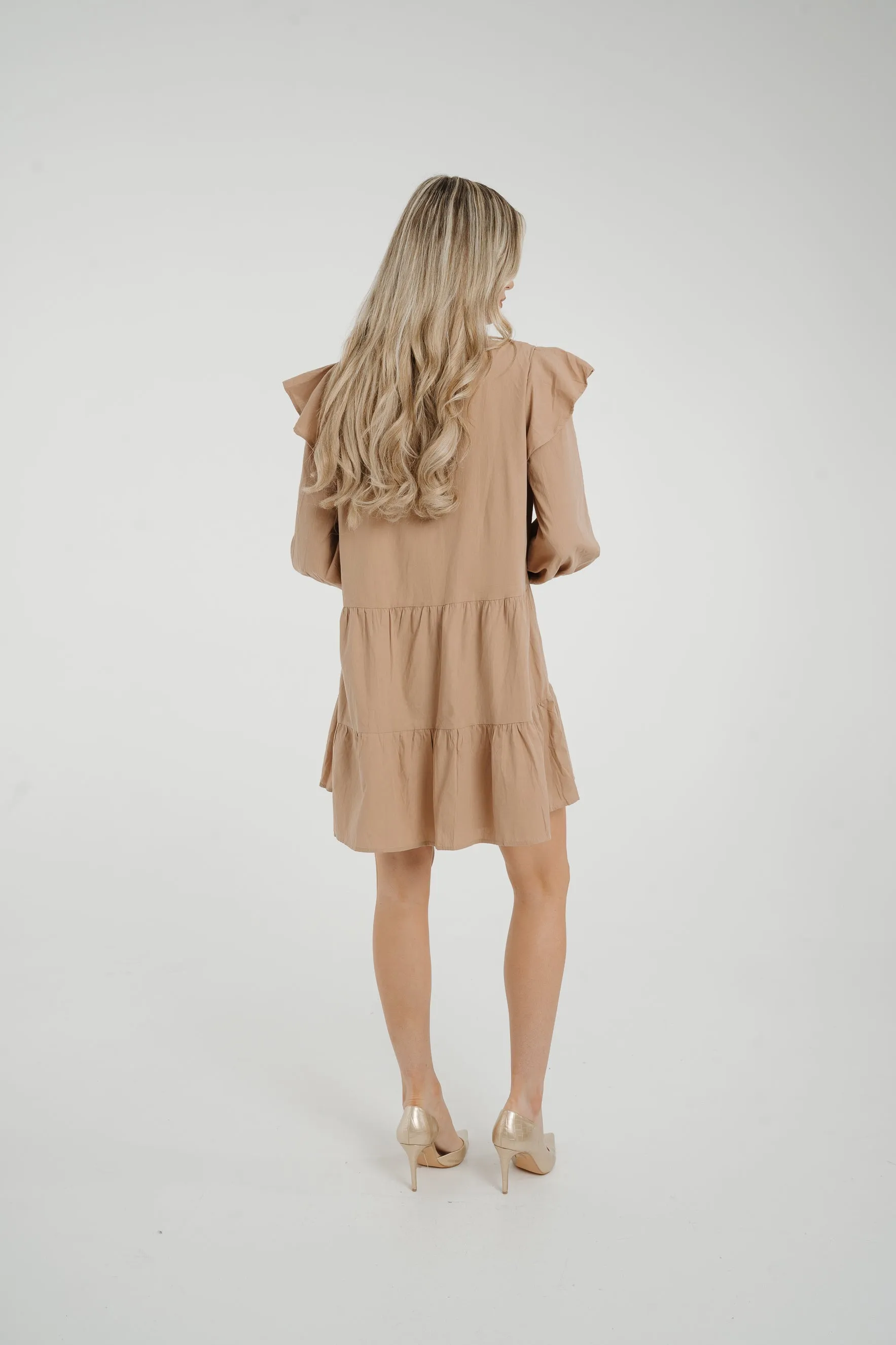 Caitlyn Tiered Shirt Dress In Mocha