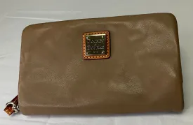 Wristlet Leather By Dooney And Bourke  Size: Large